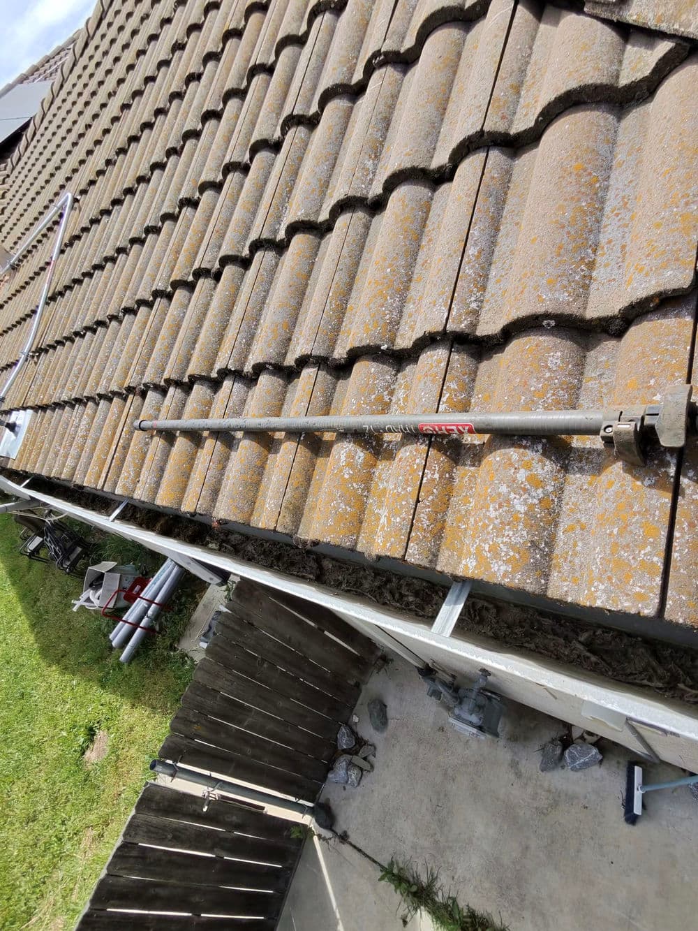 Gallery photos for Gutter Cleaning and Window Screen Repair in Olivehurst: Image #2