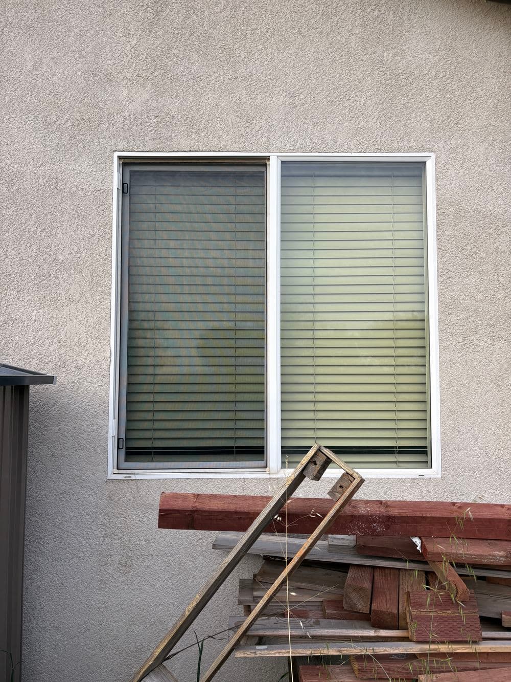 Gallery photos for Gutter Cleaning and Window Screen Repair in Olivehurst: Image #7