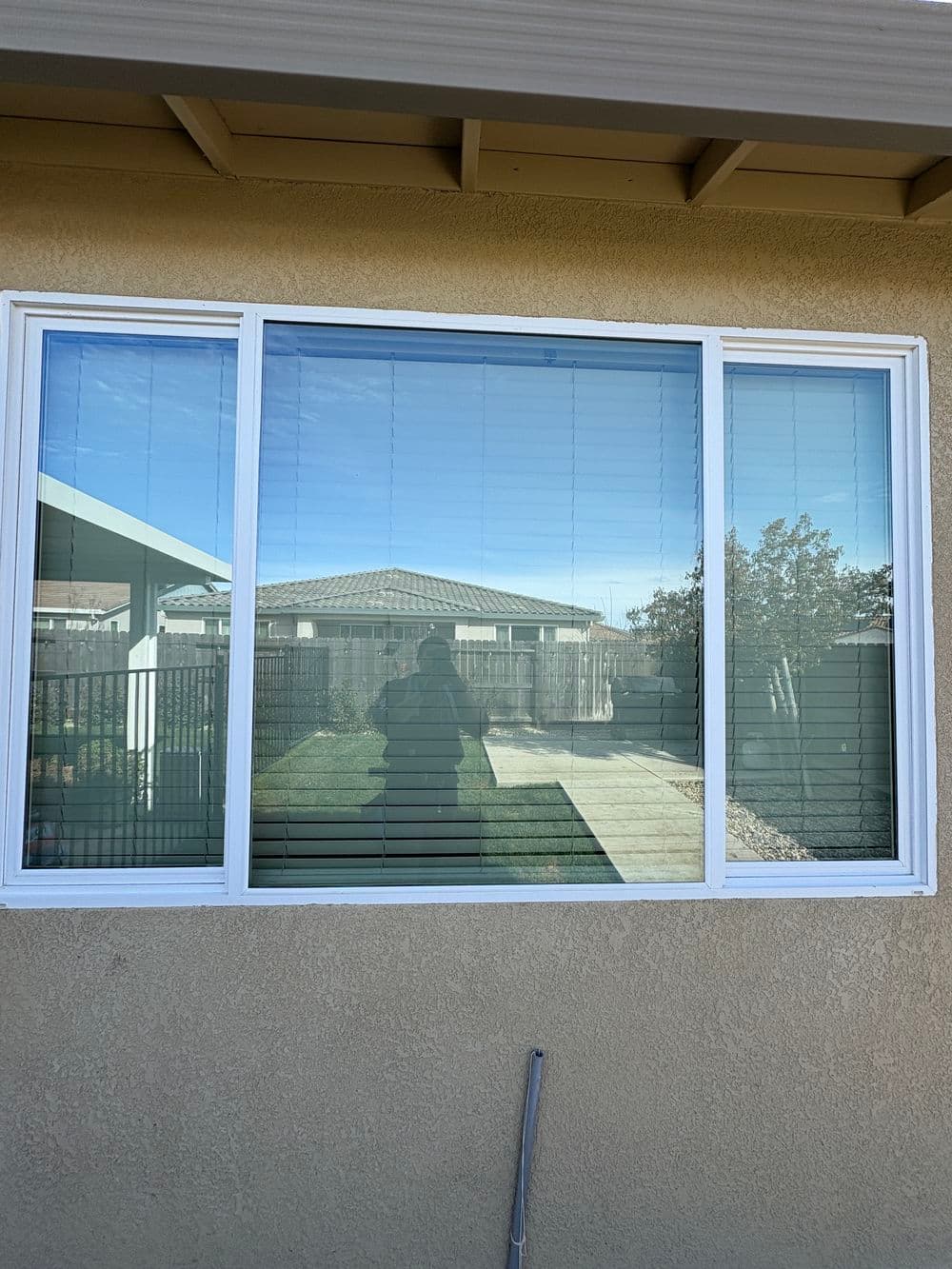 Gallery photos for Exterior Window Cleaning with Screens in Plumas Lake: Image #5