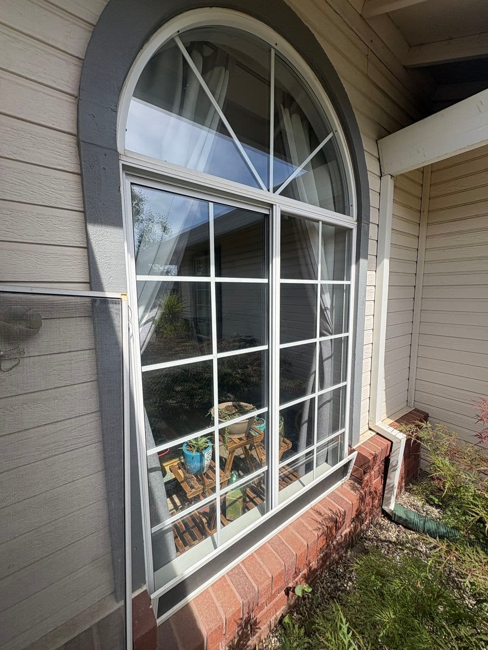 Gallery photos for Exterior Window and Screen Cleaning Done Right in Yuba City: Image #2