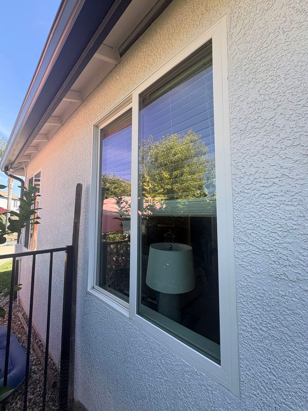 Gallery photos for Full Exterior Window Cleaning and Screen Replacement in Plumas Lake: Image #4