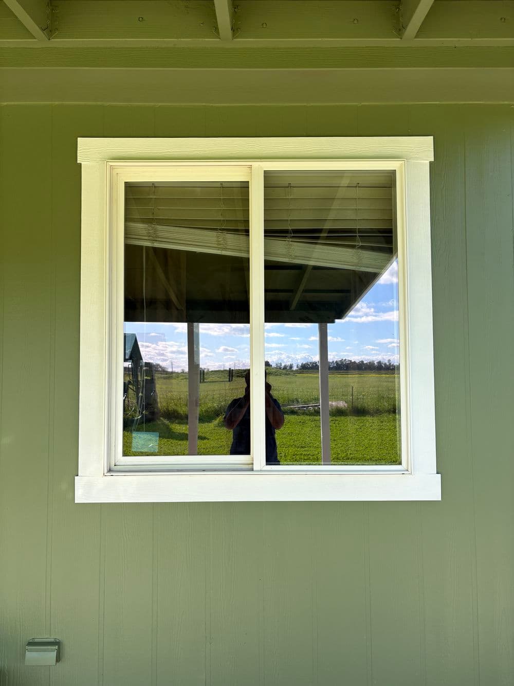 Gallery photos for Full House Screen Repair and Window Cleaning Before Listing: Image #7