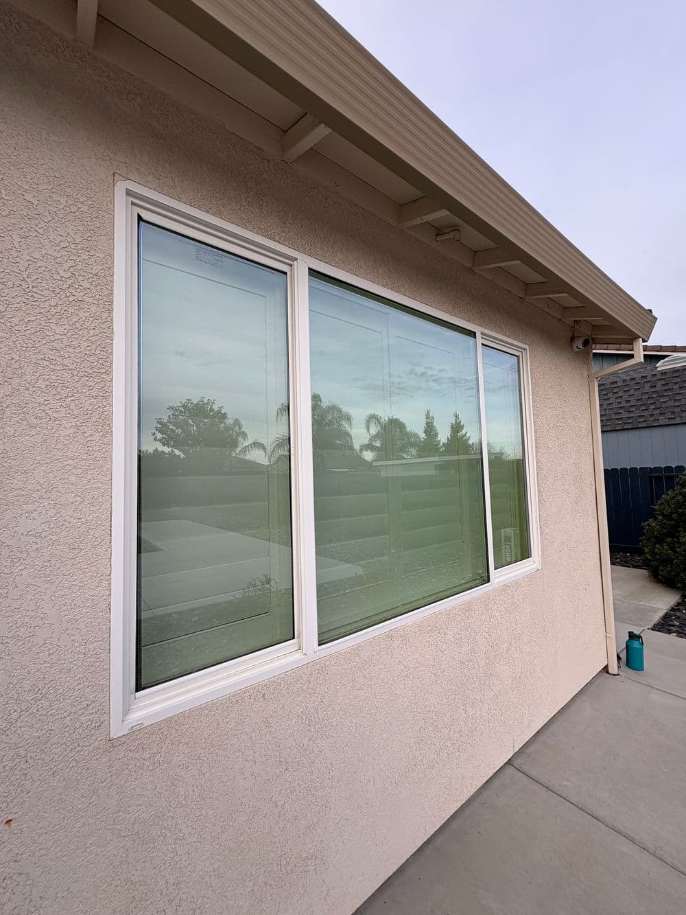 Gallery photos for Exterior Window Cleaning with Screens Included in Plumas Lake: Image #5